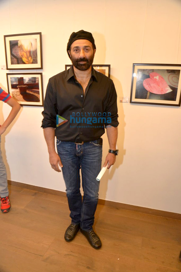 sunny bobby deol at gateway schools annual charity art show 5