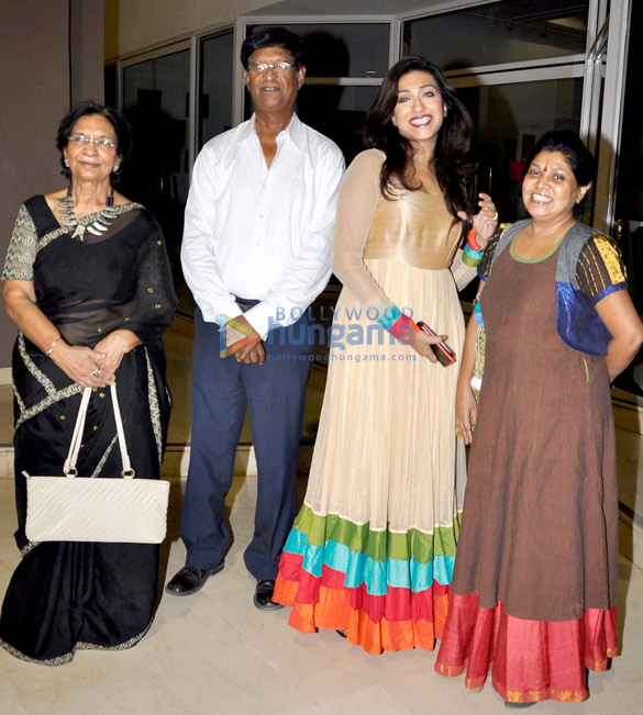 rituparna sengupta inaugurates 3 amigos art exhibition 4