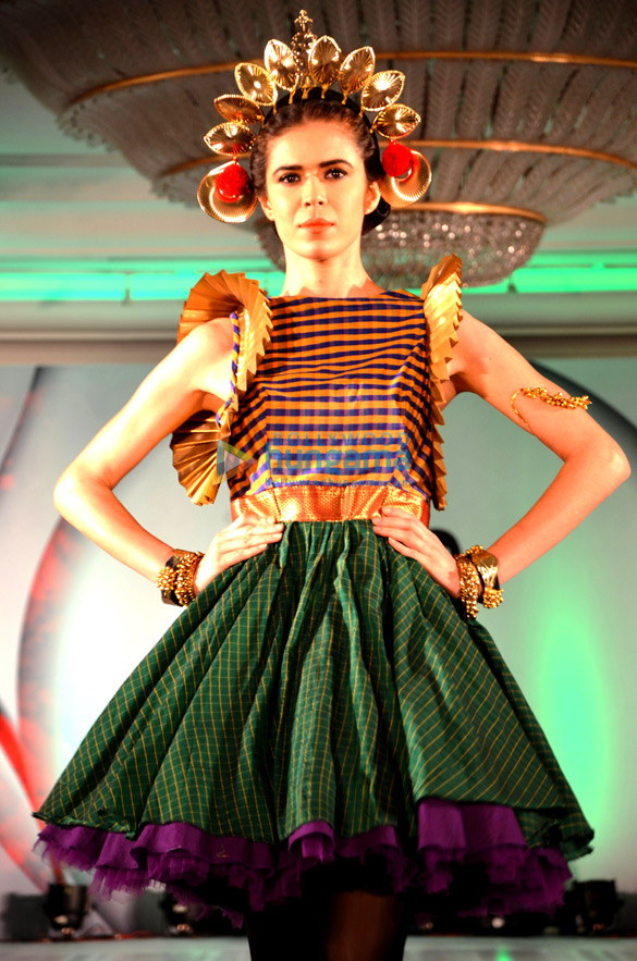 leading models at sndts chrysallis fashion show 8