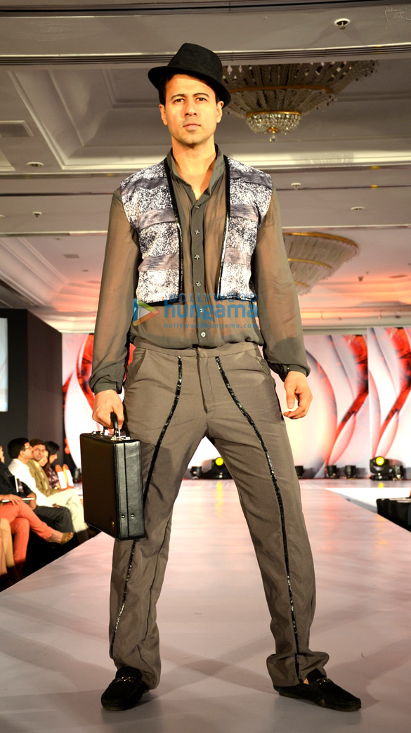 leading models at sndts chrysallis fashion show 6