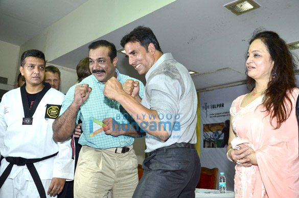 akshay launches mukti foundations unarmed combat tolpar knife training session 4