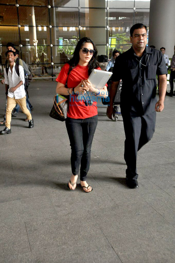 preity zinta snapped at the airport as she returns from ipl match 3