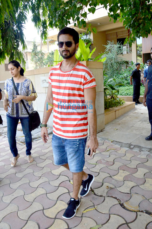 shahid kapoor snapped outside his new home 5