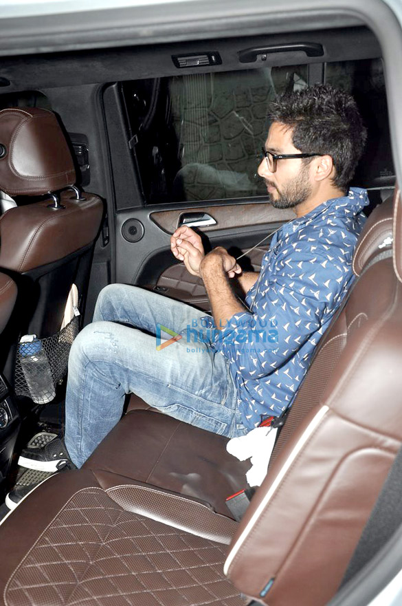shahid kapoor snapped outside olive in bandra 6