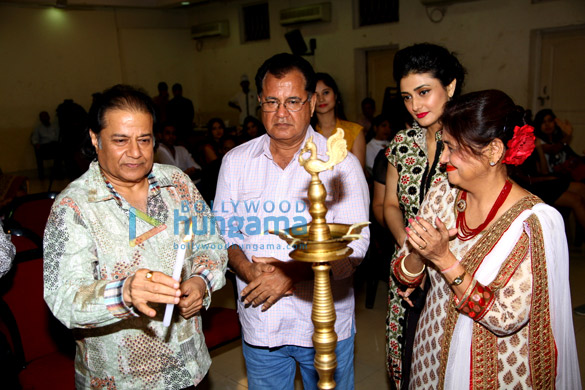 kashmera shah snapped at the launch of govindas sisters album bandagi 4