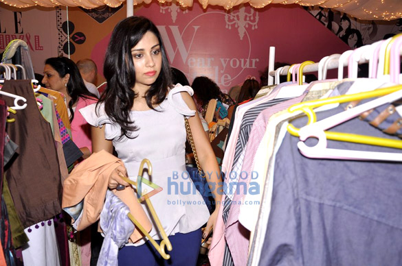 esha gupta at elle carnival 7