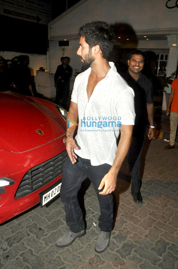 shahid kapoor snapped at villa 69 4