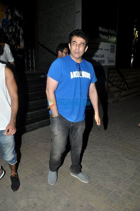 shahid kapoor snapped at a suburban multiplex 3