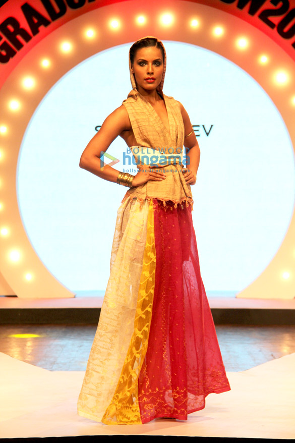 celebs and models at fashionova and knitmoda nift graduation fashion show at ncpa 4