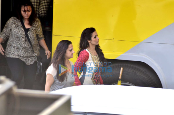 malaika arora khan snapped on the sets of an ad shoot 8