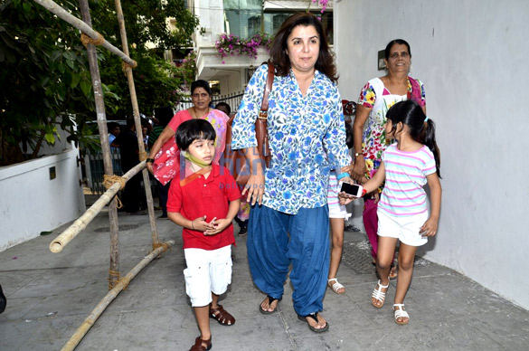 farah khan snapped with her kids 6