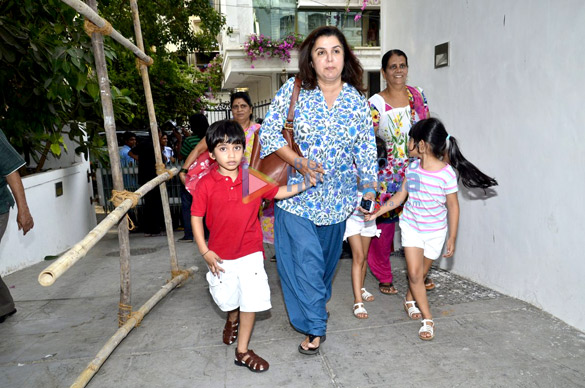 farah khan snapped with her kids 4
