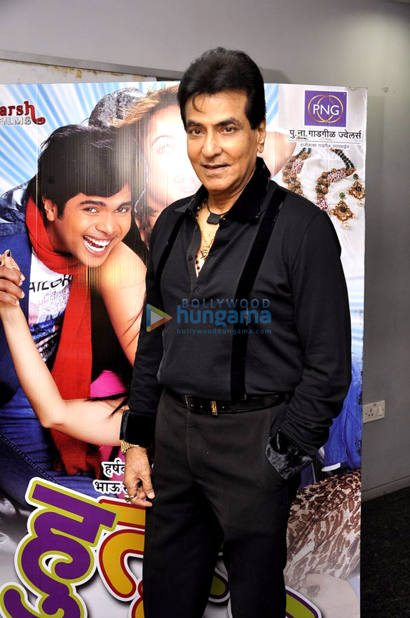 jeetendra graces the premiere of marathi film hu tu tu 3