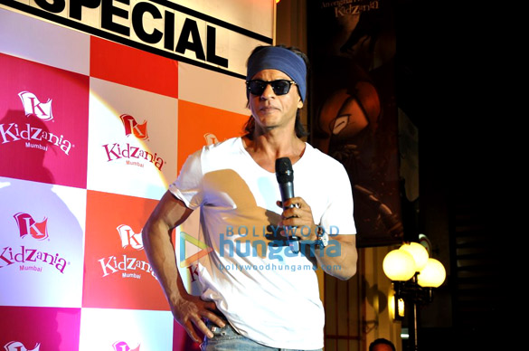 shah rukh khan celebrates fathers day at kidzania 11