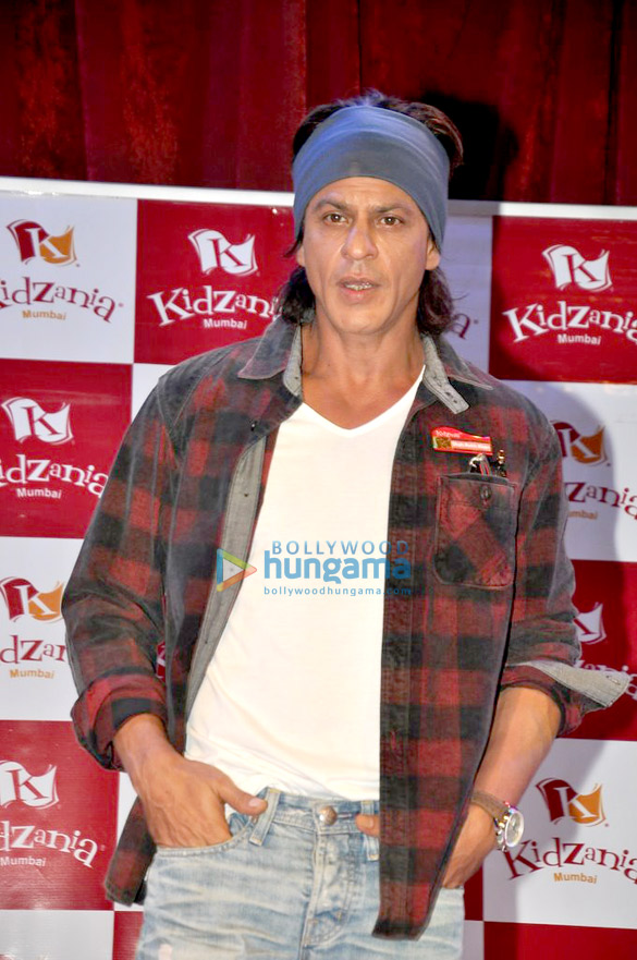 shah rukh khan celebrates fathers day at kidzania 9