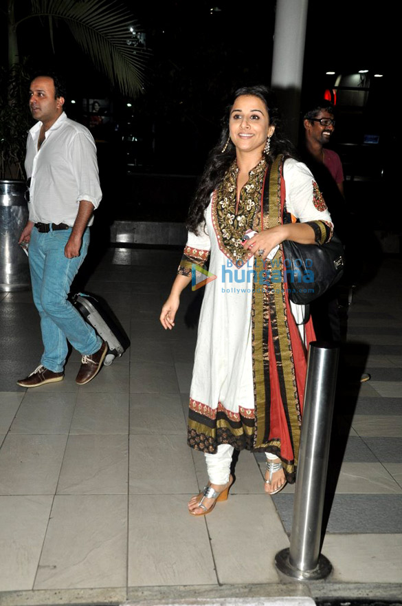 vidya balan snapped at the airport 6