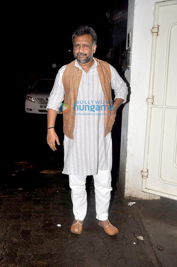 riteish hosts a special screening of lai bhaari for family friends 6