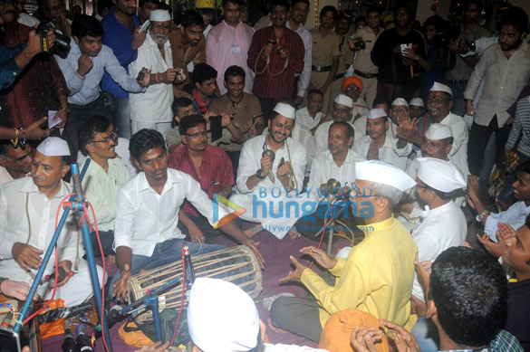 riteish deshmukh visits vithal mandir for lai bhaari 7