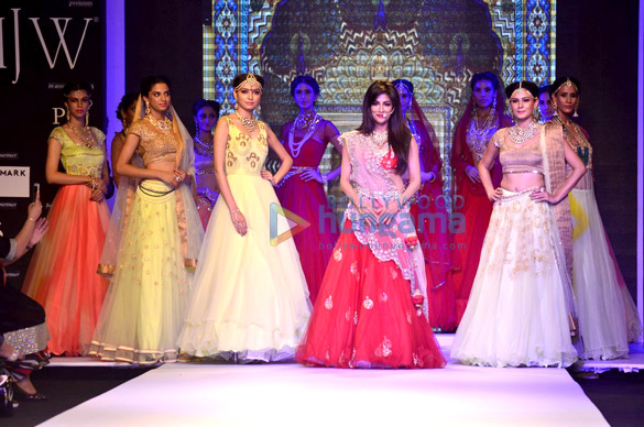 chitrangda singh walks for moni agarwal at iijw 2014 2