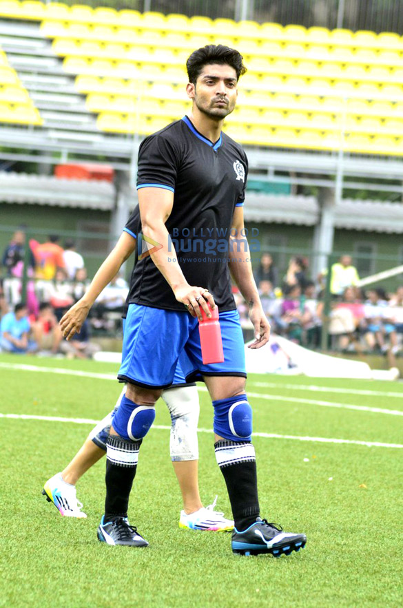 aamir hrithik abhishek at ira khans charity football match 22