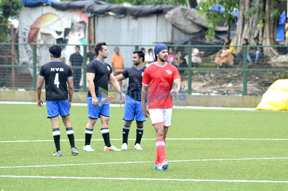 aamir hrithik abhishek at ira khans charity football match 9