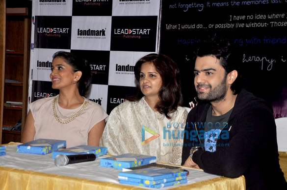 sonali kulkarni manish paul unveil supriya parulekars bff book 3