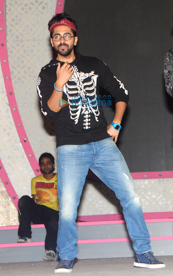 ayushmann khurrana rehearses for iiaa awards 2014 4