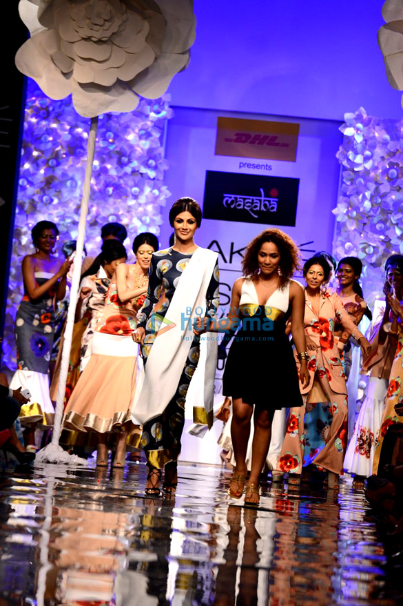 sushmita shilpa walk for lakme fashion week 2014 13