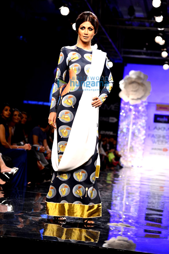 sushmita shilpa walk for lakme fashion week 2014 3