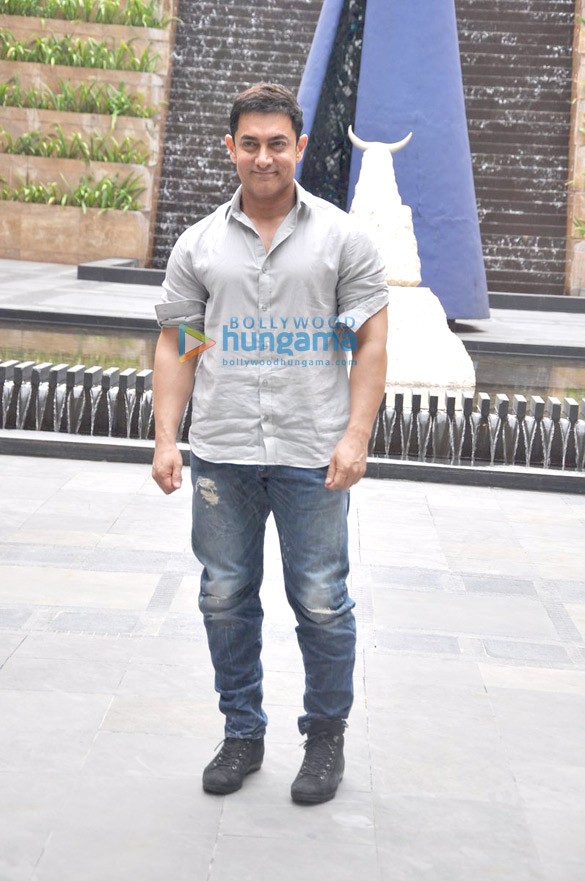 aamir khan attends the young inspirators network 5