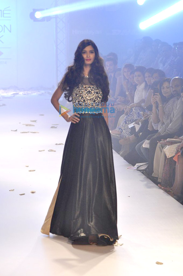 diana penty walks for rocky s at lfw 2014 day 4 6