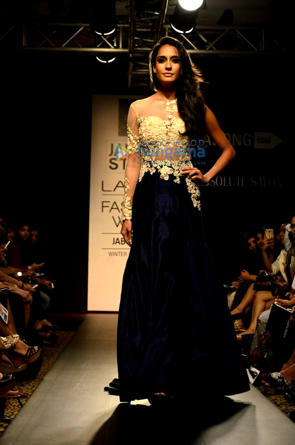 lisa haydon walks for ridhi mehra at lfw 2014 day 5 2