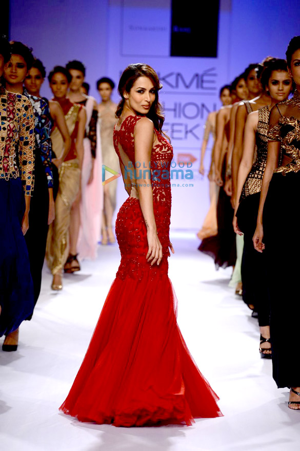 malaika arora khan walks for sonakshi raaj at lfw 2014 day 5 7