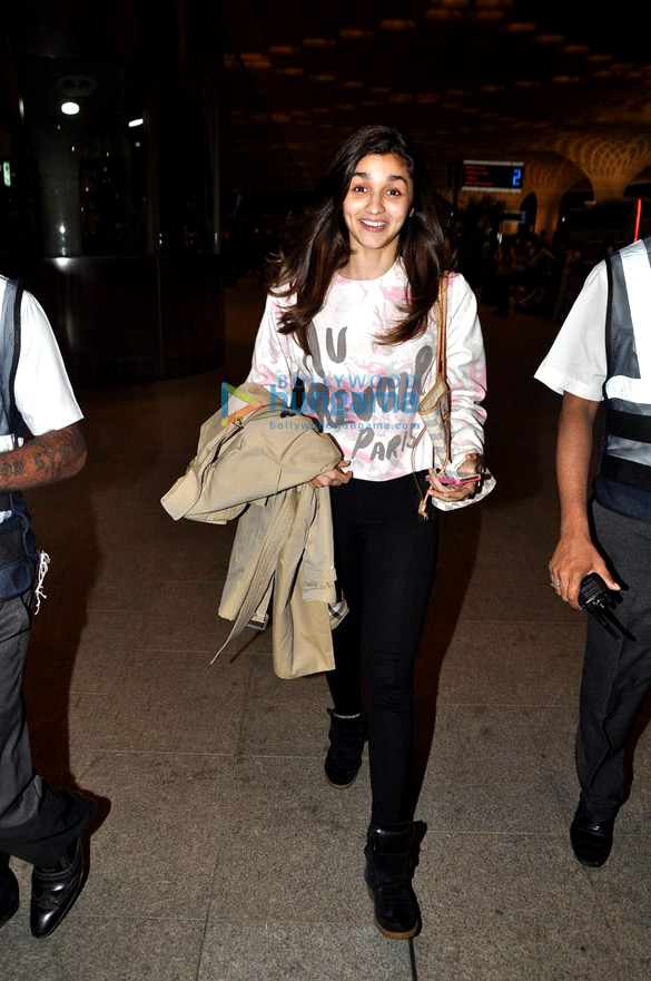 alia ayan snapped at the airport 8