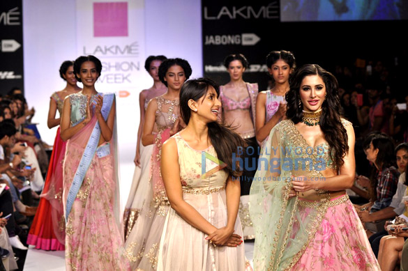 nargis fakhri walks for anushree reddy at lfw 2014 day 6 9