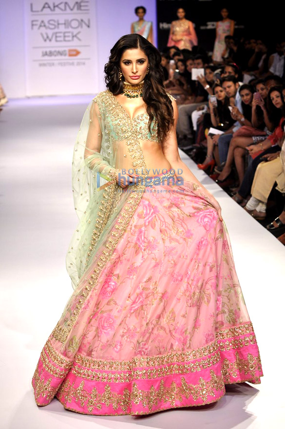 nargis fakhri walks for anushree reddy at lfw 2014 day 6 2