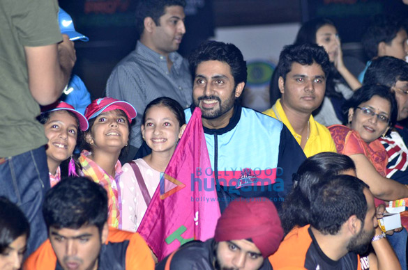 abhishek bipasha at pro kabbadi leagues semi finals 8