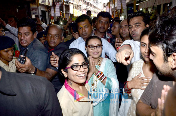 rani mukerji graces lalbaugcha rajas ganesh mandal 6