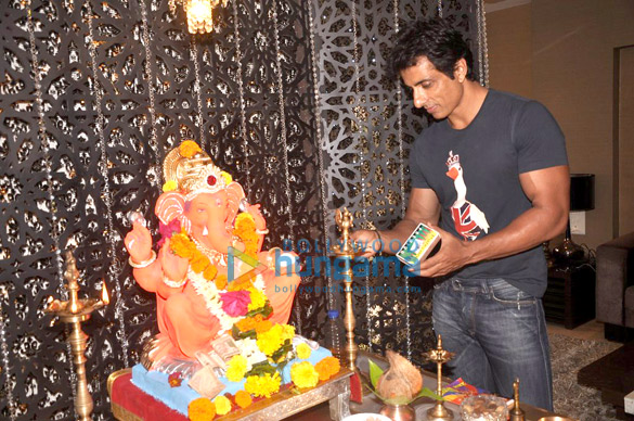 sonu sood celebrates ganesh chaturthi 3