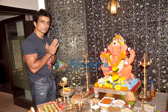 sonu sood celebrates ganesh chaturthi 6