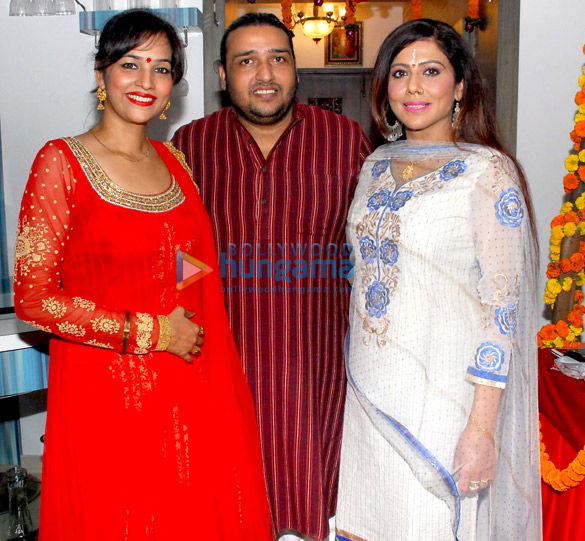 tanisha singh celebrates ganesh chaturthi with her friends 5