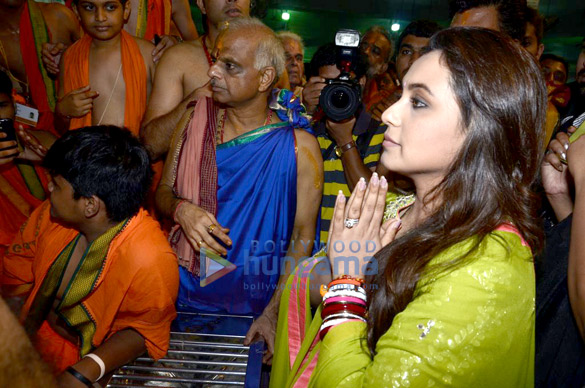 rani mukerji at chinchpokli ganpati mandal 4