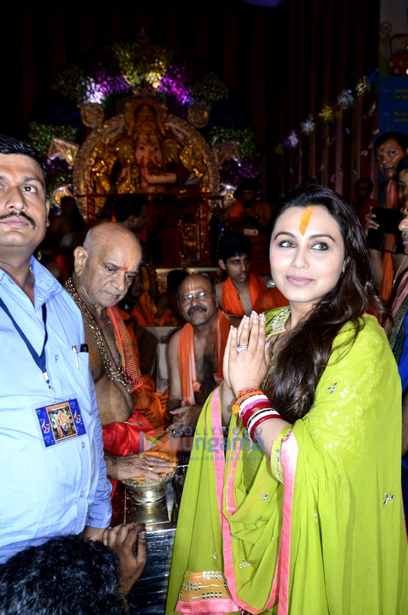 rani mukerji at chinchpokli ganpati mandal 3