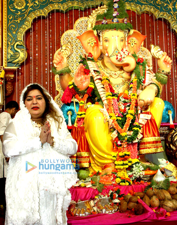 celebs took darshan and blessings at andheri cha raja 9