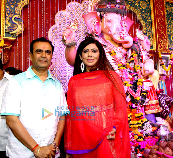 celebs took darshan and blessings at andheri cha raja 8