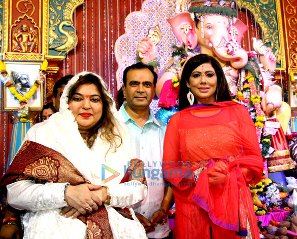 celebs took darshan and blessings at andheri cha raja 2