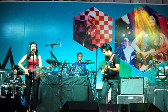 shibani kashyap performs at pheonix marketcity 7