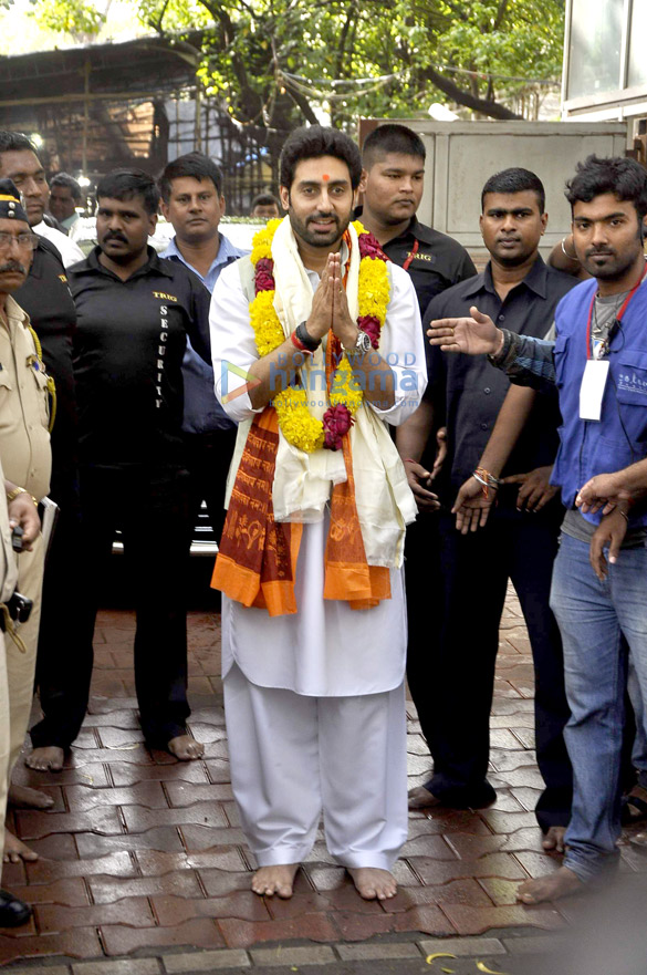 abhishek bachchan visits siddhivinayak ganesha 4