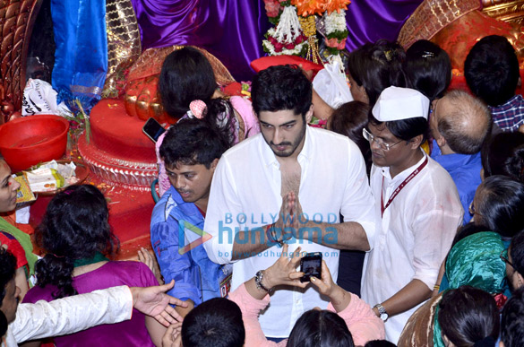 mohit marwah visits lalbaugh cha raja 3
