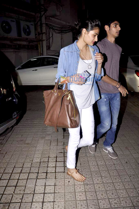 suniel shettys daughter athiya shetty snapped at a multiplex 2